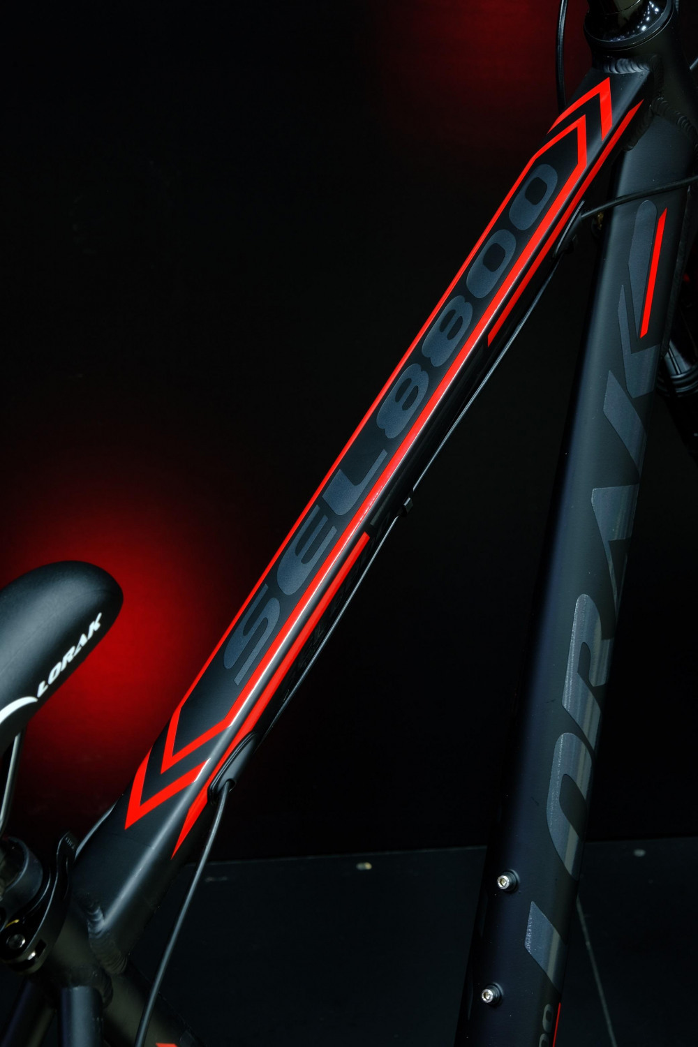 Lorak Sel 8800 Матовый Чёрный/Красный 19р (на рост 171-182)